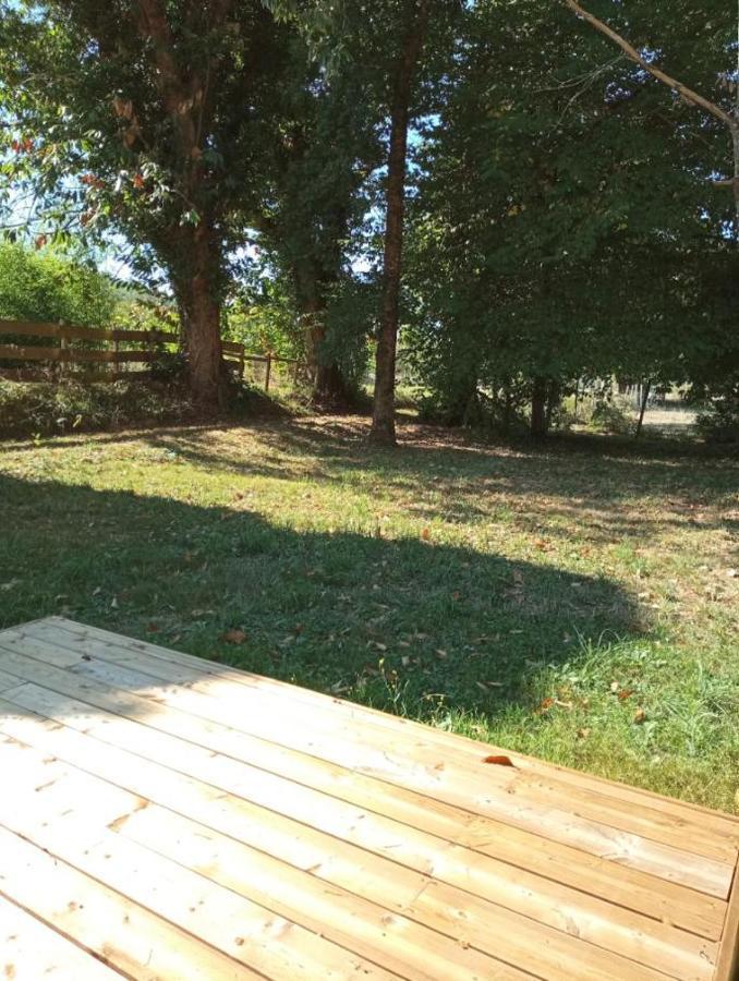 Chambre Au Calme Entouree Par La Nature. Saint Leon sur Vezere Bagian luar foto
