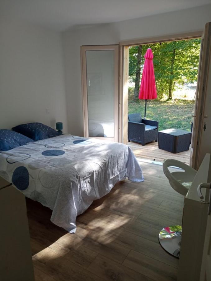 Chambre Au Calme Entouree Par La Nature. Saint Leon sur Vezere Bagian luar foto